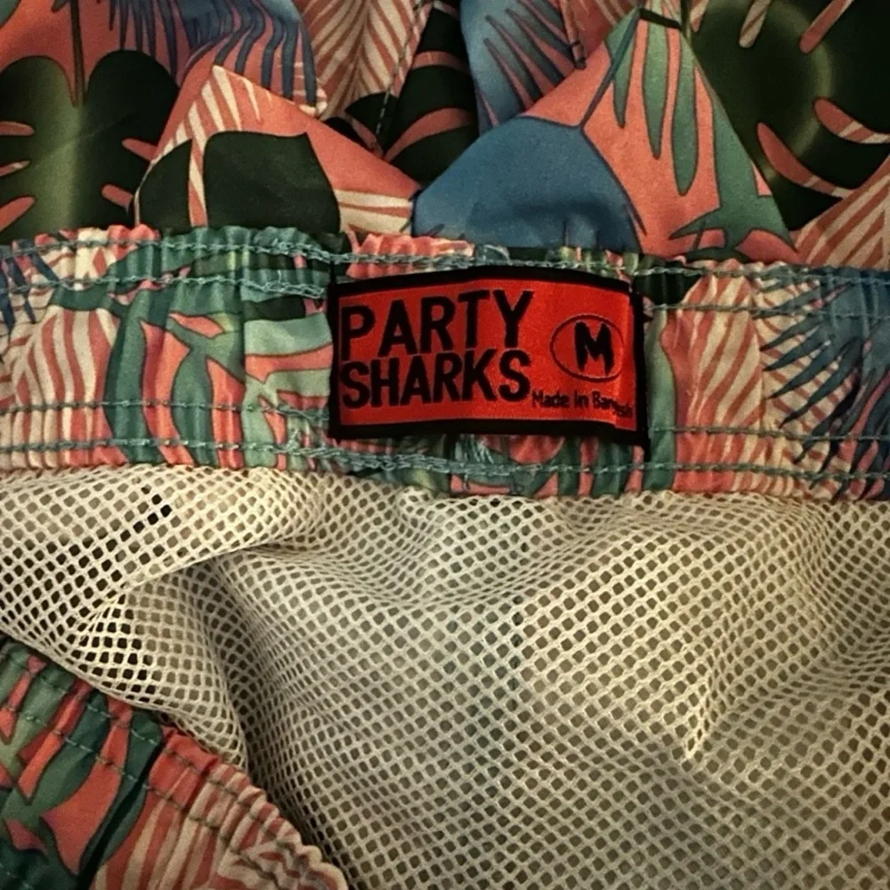 Party Shark nwt dive